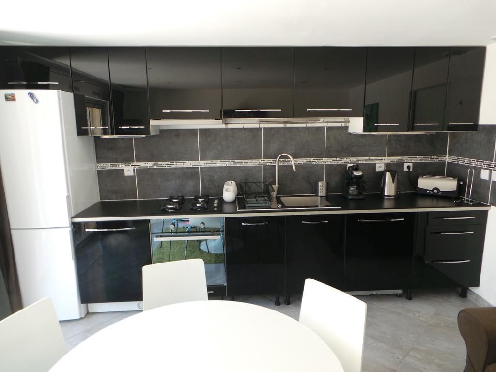 Appartement Vue Montagne Garéoult Exteriör bild